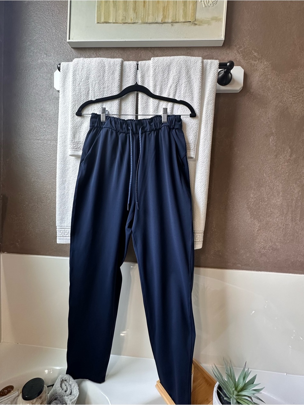 Lululemon Womens Navy Blue Drawstring Waist Pants Tapered Leg Lightweight Size 6